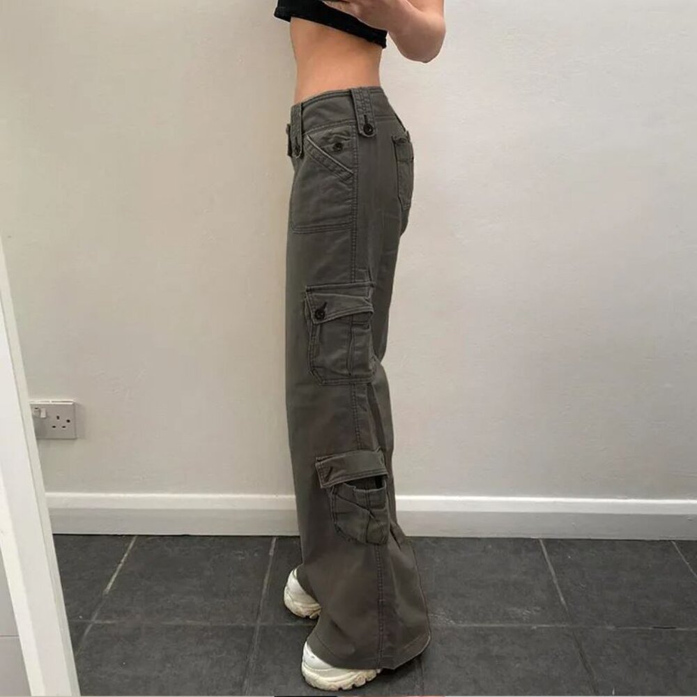 Honet - Low Rise Baggy Cargo Pants with Multiple Pockets in Color Khaki
